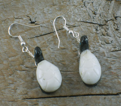 Southwest Fetish Jewelry Alabaster & Jet Turtle Earrings